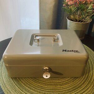 MasterLock Cash Box, LIKE NEW! Heavy-Duty Steel, Key Lock, Removable Tray